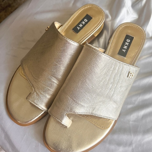 Women shoes size 8 slightly worn $20 each pair but the Mk boots are $100 - Picture 9 of 13